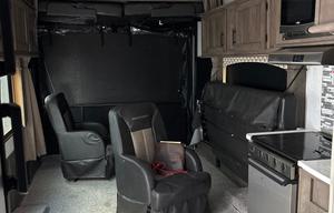 Toy Hauler Spacious with all your amenities