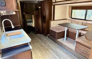 8 Person RV  With All The Features!