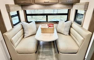 DeMonte—Luxury 4x4  Dynamax Isata 5 Extreme