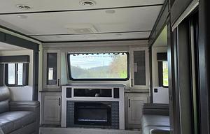 Keystone Montana High Country 377FL