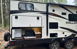 Family & Pet Friendly 28' Camper Near Campsites!