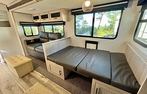 Fun Family Trailer! '22 Sundance Ultra Lite