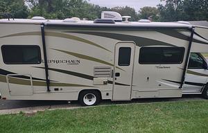 26' Leprechaun, sleeps 6+, stocked for family fun!