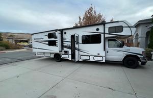 33ft Sunseeker special Bunkhouse Edition - "Sonny"
