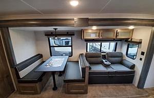 Great kids camper! 2 Baths & Washer! Sleeps 9+