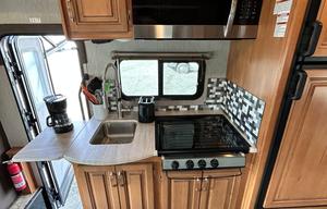 KOURTNEY 2019 NeXus RV Phantom 25P
