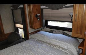 2006 Fleetwood RV Pace Arrow LXE 38N RV rental photo 3