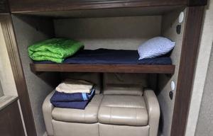 2015 Heartland Sundance 3400QB RV rental photo 6
