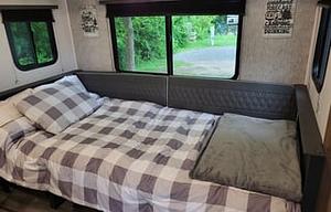 2023 Coachmen RV Freedom Express Ultra Lite 257BHS