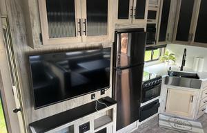 2021 Arctic Wolf fifth wheel