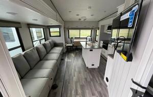 NEW 5TH WHEEL CAMPER WITH ROOM FOR EVERYONE!