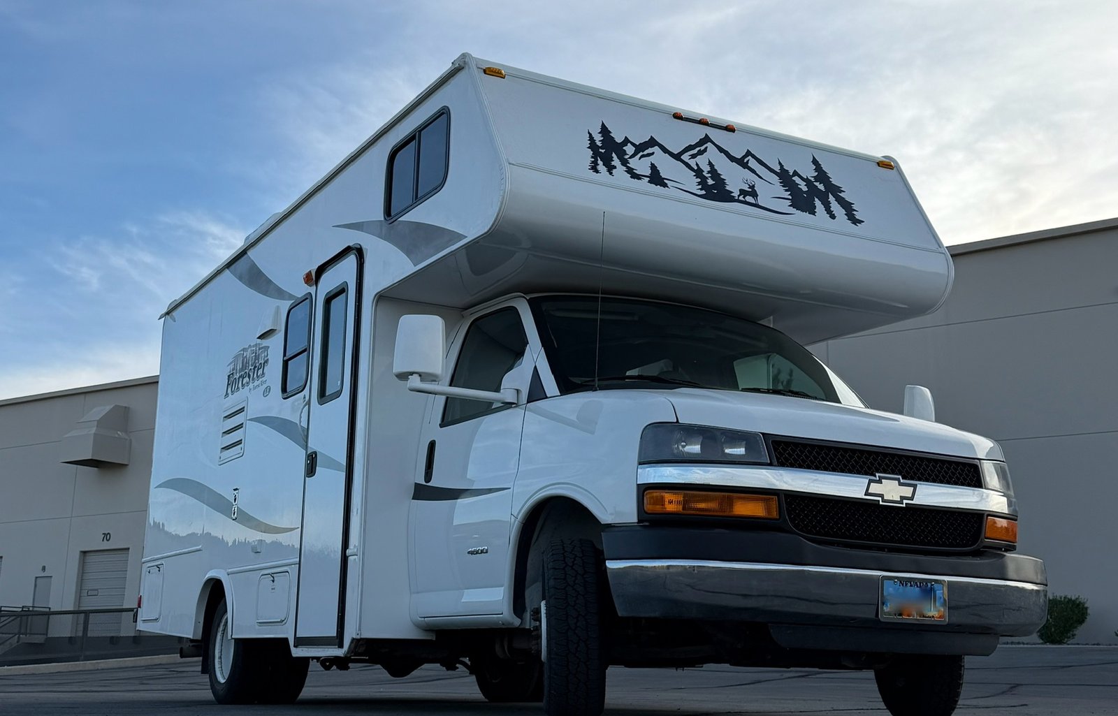 Cozy & Easy-to-Drive Class C RV