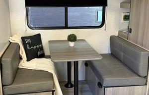 Easy Livin’ with Eileen – 2025 Coleman Camper 27'