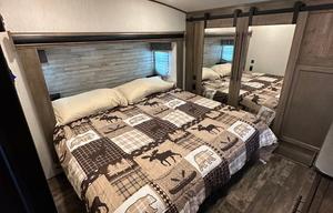 Comfortable Pet Friendly RV Loaded with Extras!!