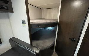 Razor Crest w/Bunk House