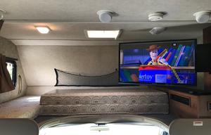 2014 Fleetwood RV Jamboree Sport 31M- LOW Miles