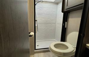 Luxury Class C-Sleeps 6-Easy to Drive-Fully Loaded