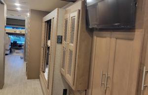 2022 Thor Motor Coach Miramar 37.1
