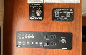 Holiday Rambler Admiral 32V