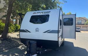 The Little Hauler 3,700 lb Bunkhouse