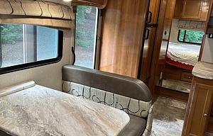 26' Leprechaun, sleeps 6+, stocked for family fun!