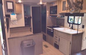 2020 Hideout 262LHS RV rental photo 5