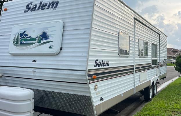 2004 Salem 30BHBS RV rental photo 1