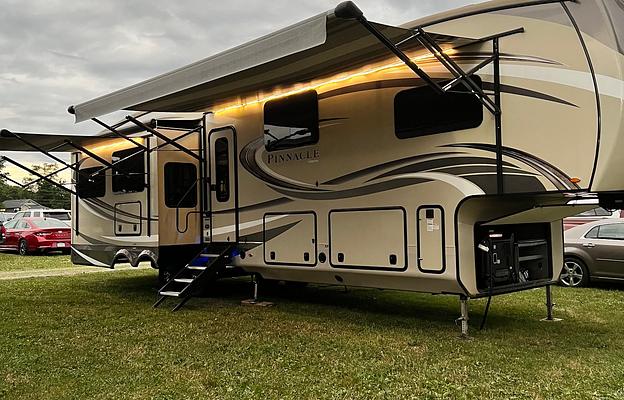 2018 Pinnacle 37RSTS RV rental photo 1
