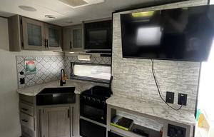 2022 Dutchmen Coleman Lantern - Sleeps 8