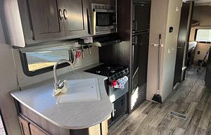 Comfortable Travel Trailer for 6 People