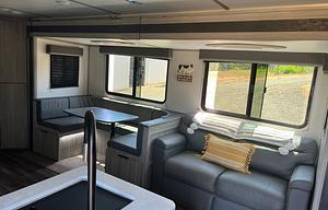 Family Adventure RV – Sleeps 8 | 2021 Keystone