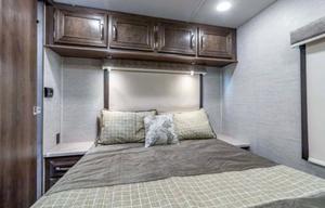 C20 Luxury Entegra Sleep10-Private Master-StarLink