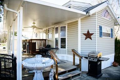 lake_monroe_cabin_porch_1280