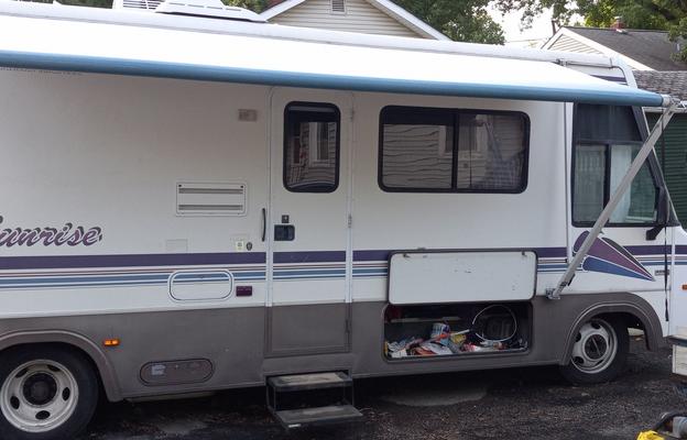 1996 Winnebago Sunrise 30rq with Solar