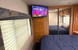 34’ Windsong RV – Low Miles, Sleeps 7