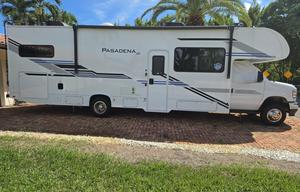 The Pasadena Palace: With Bunkbeds & 8K Towing