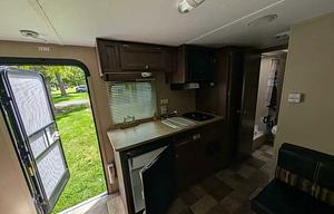 2016 Dutchmen RV Coleman Lantern LT Series 17BH RV rental photo 5