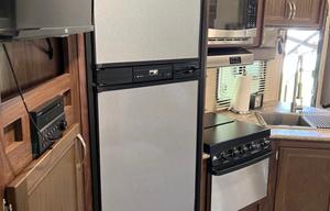 2018 Dutchmen - Coleman Light 2605RL Sleeps 5