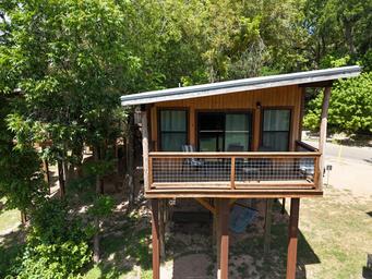 Treehouse Resort at River Road