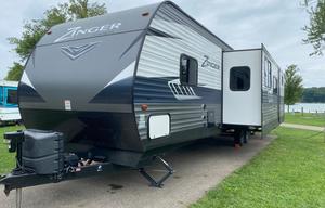 Haven on wheels! 2018 Crossroads Zinger Sleeps 10+