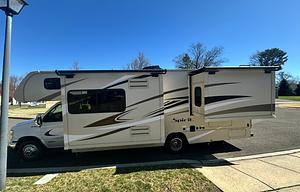 2021 Winnebago Spirit 26T couple & small family