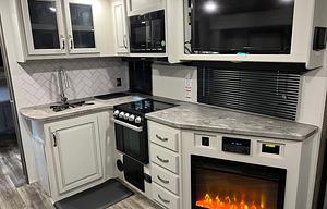 Family friendly bunkhouse with a king sized bed!