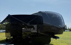 Pet Friendly 2026 Jayco Pinnacle *Delivery Only*