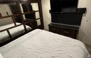 Glamping at its finest! Jayco Luxury sleeps 9!