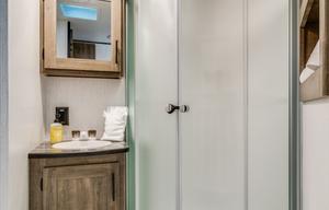 SLEEPS 6 + Outdoor fridge & Grill