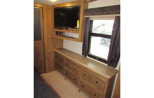 ***Get your Glamping on in this  Luxury 2015 Crossroads Cameo ***