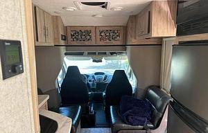 25 FT Class C - PET FRIENDLY Sleeps 3