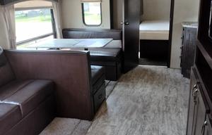 2020  DELLA TERRA 28 KRD,  34 ft SLEEPS 9