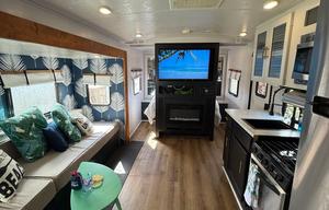 “Miami Vibe”, Family Friendly Resort on wheels!