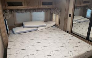 SOLAIRE 316RLTS - Huge Living Space with King Bed